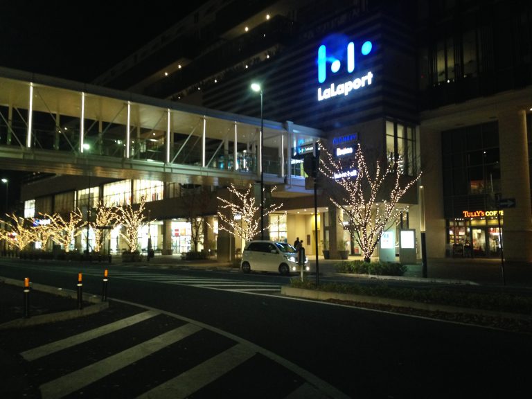 柏の葉キャンパス駅西口、ららぽーと柏の葉沿いのロータリーのイルミネーションを車で周ってきたよ 三郷ぐらし 埼玉県三郷市の地域情報ブログ 柏の葉キャンパス駅西口、ららぽーと柏の葉沿いのロータリーのイルミネーションを車で周ってきたよ 三郷ぐらし 埼玉県三郷市の地域情報ブログ