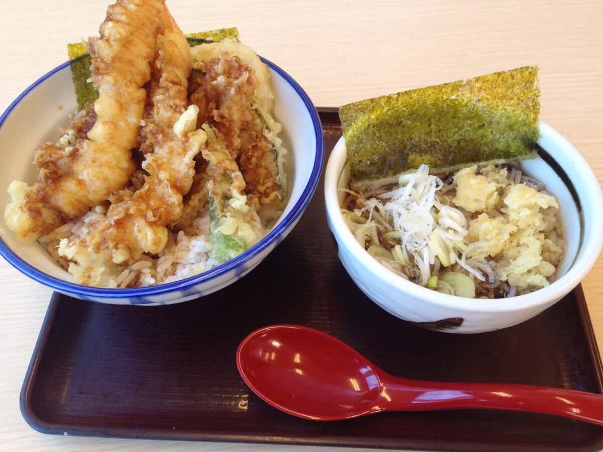 相性も満足度も抜群！天丼・天ぷら本舗 さん天 草加松江店で「上海老天丼＆ミニ温そば」を食べてきたよ！ - 三郷ぐらし - 埼玉県三郷市の地域情報ブログ